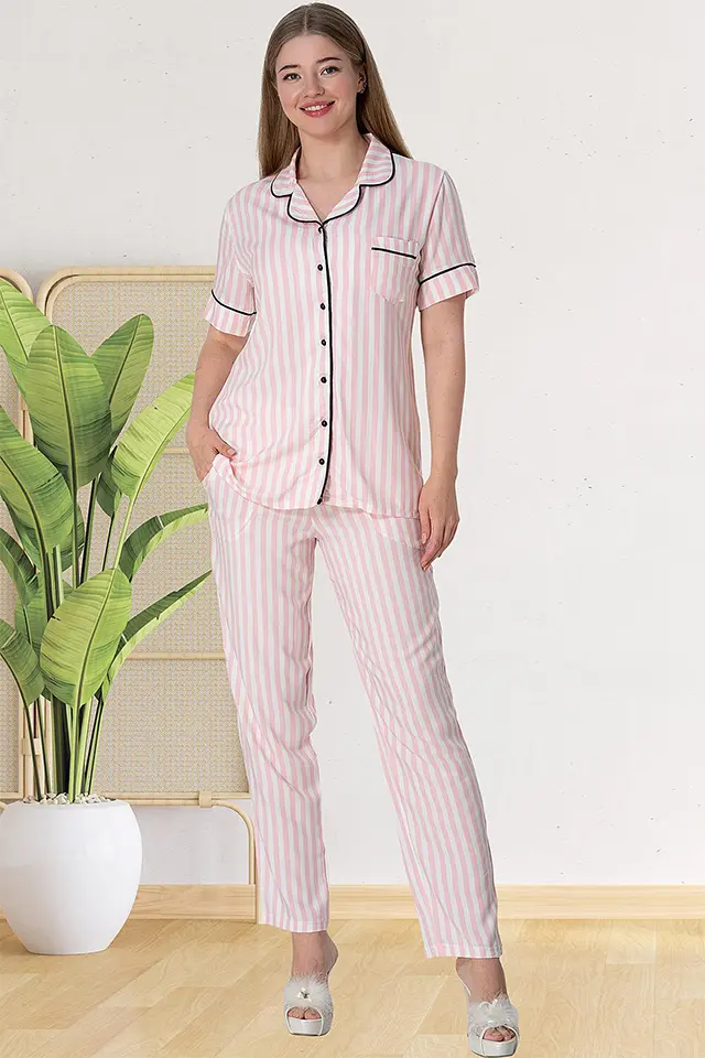 Pembe Çizgili Boydan Düğmeli Kadın Pijama Takımı